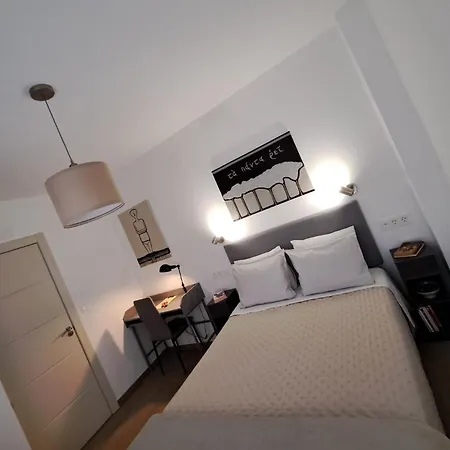 Homestay Elegant With Private Bathroom Next To Renfe Train Station